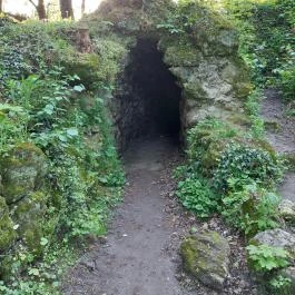 Műbarlangok Tata - Külső kép