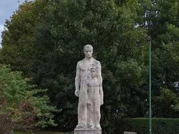 Munkás gyermekkel-szobor Budapest