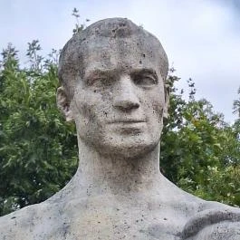 Munkás gyermekkel-szobor, Budapest - Egyéb