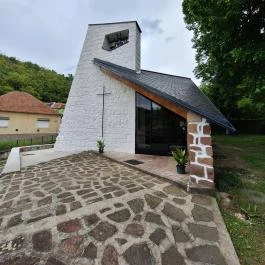 Munkás Szent József Katolikus templom Cserépváralja - Külső kép