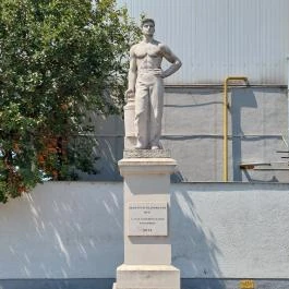 Munkás szobor Berettyóújfalu - Külső kép