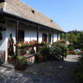 Muskátli Vendéglő , Hollókő - Külső kép