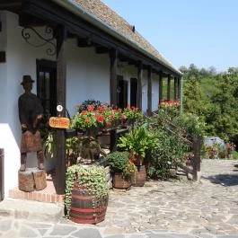 Muskátli Vendéglő , Hollókő - Külső kép