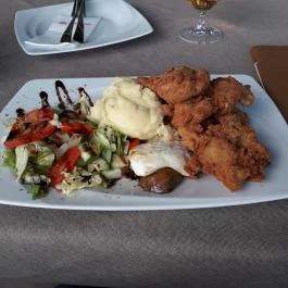 Muskátli Vendéglő , Kőröshegy - Étel/ital