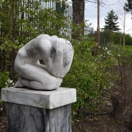 Nagy bánat-szobor Veszprém - Külső kép