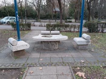 A Nagy Könyv szobor Eger Eger