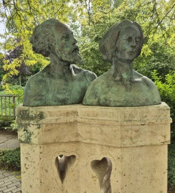 Nagy Sándor és Kriesch Laura szobra