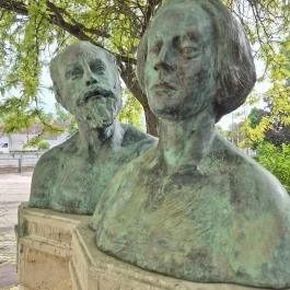 Nagy Sándor és Kriesch Laura szobra, Gödöllő - Külső kép