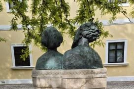 Nagy Sándor és Kriesch Laura szobra Gödöllő