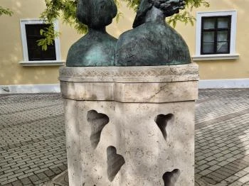 Nagy Sándor és Kriesch Laura szobra Gödöllő
