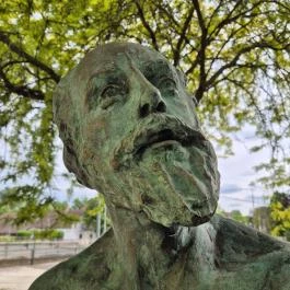 Nagy Sándor és Kriesch Laura szobra, Gödöllő - Külső kép