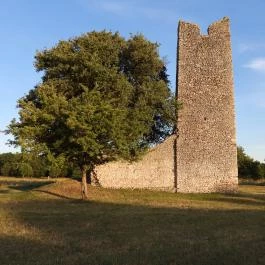 Nagykeszi Templomrom Gyepükaján - Külső kép