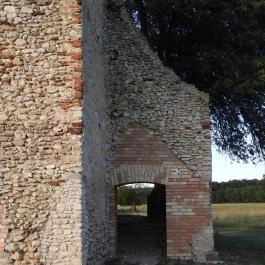 Nagykeszi Templomrom Gyepükaján - Külső kép