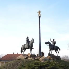 Nagykun millenniumi emlékmű, Karcag - Külső kép