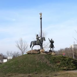 Nagykun millenniumi emlékmű Karcag - Külső kép