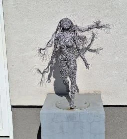 Napfény szobrok (drótszobrok)