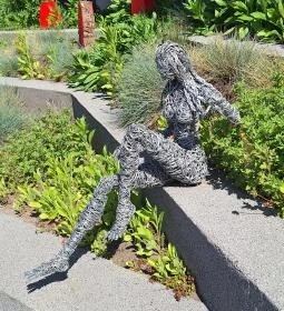 Napfény szobrok (drótszobrok)