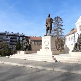 Návay Lajos szobra Makó - Külső kép