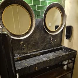 Negro Mangalica Budapest - Mosdó