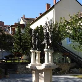 Négy Évszak szoborcsoport Tapolca - Külső kép
