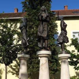 Négy Évszak szoborcsoport Tapolca - Külső kép