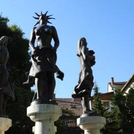 Négy Évszak szoborcsoport Tapolca - Külső kép