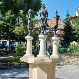 Négy Évszak szoborcsoport Tapolca - Külső kép