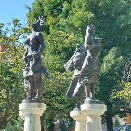 Négy Évszak szoborcsoport Tapolca - Külső kép