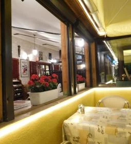 Négy Muskétás Étterem-Söröző