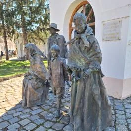 Német kitelepítettek emlékműve Elek - Külső kép