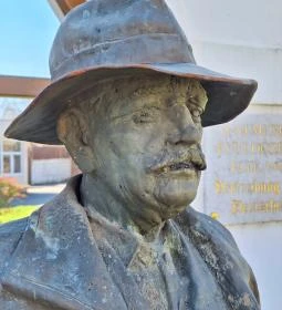 Német kitelepítettek emlékműve