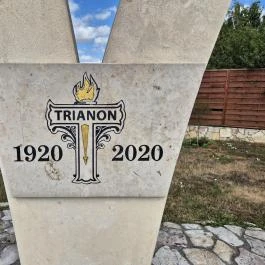 Nemzeti Összetartozás Emlékműve Taktaharkány - Külső kép