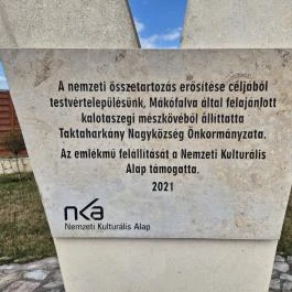 Nemzeti Összetartozás Emlékműve Taktaharkány - Külső kép
