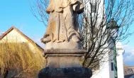 Nepomuki Szent János szobor Szob - Külső kép