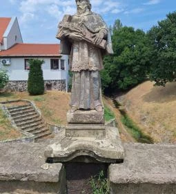 Nepomuki Szent János szobor