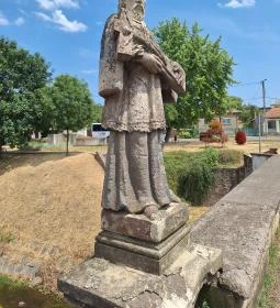 Nepomuki Szent János szobor