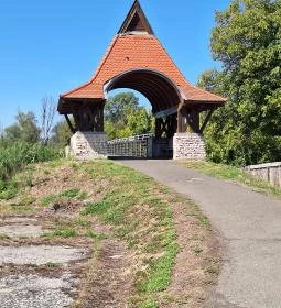 Nepomuki Szent János szobor