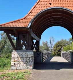 Nepomuki Szent János szobor