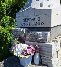 Nepomuki Szent János szobor