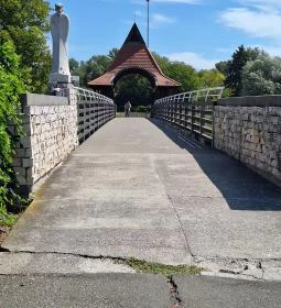 7. legjobb látnivaló: Nepomuki Szent János szobor