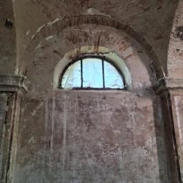 Nepomuki Szent János Templom rom, Szedres - Belső