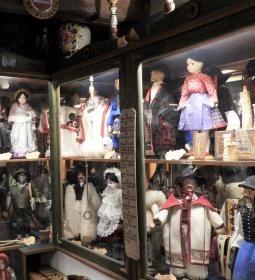 Népviseletes Babamúzeum - Történelmi Panoptikum