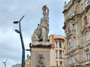 Néreidák-kútszobor Budapest