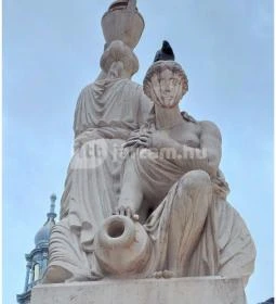 Néreidák-kútszobor