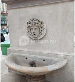 Néreidák-kútszobor