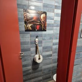 Nhi 1965 - Vietnamese Restaurant Budapest - Mosdó