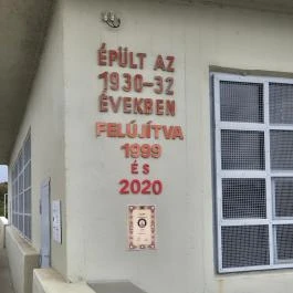 Nicki Műgát Nick - Külső kép