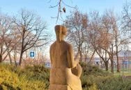 Nő korsóval Budapest