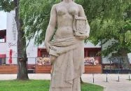 Nő lanttal szobor Balatonszárszó