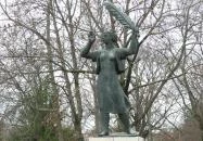 Nő pálmaággal Székesfehérvár